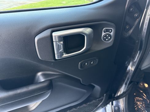 Used 2019 Jeep Wrangler Unlimited Sport S AWD/4WD image 23