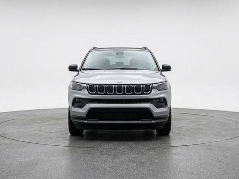 Used 2025 Jeep Compass Limited AWD/4WD image 2
