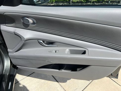 Used 2025 Hyundai Elantra SEL FWD image 6