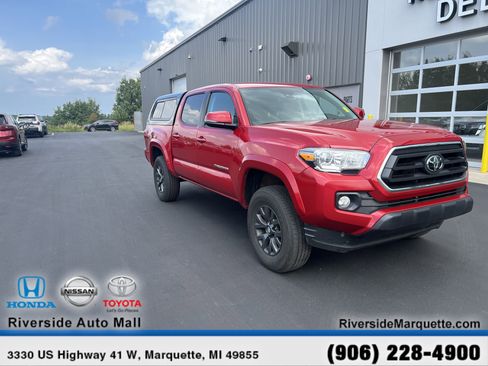 Used 2023 Toyota Tacoma SR5 w/ Technology Package image 1