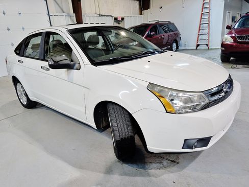 Used 2010 Ford Focus SEL image 9