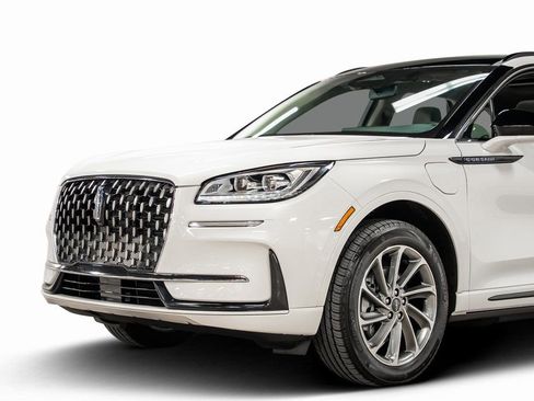 Used 2025 Lincoln Corsair Grand Touring w/ Towing Package image 13