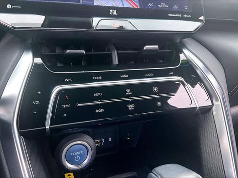 Used 2021 Toyota Venza Limited image 33