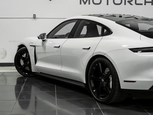 Used 2022 Porsche Taycan image 15
