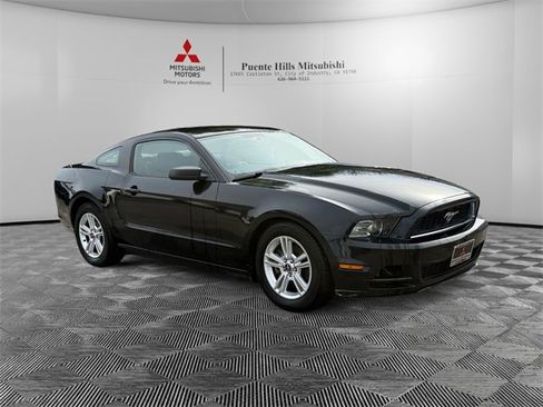 Used 2013 Ford Mustang Coupe image 3