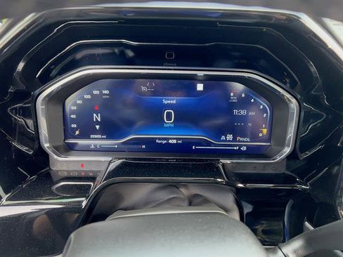 Used 2023 Chevrolet Silverado 1500 LT AWD/4WD image 18