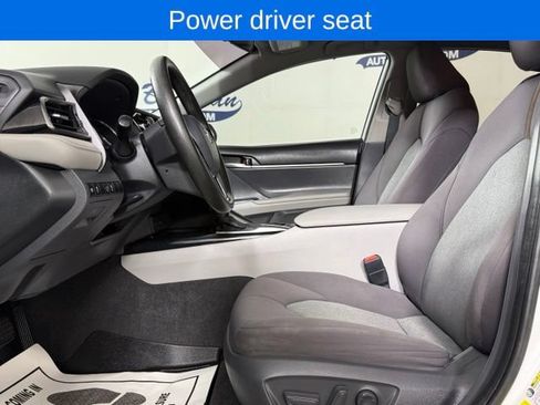 Used 2020 Toyota Camry LE FWD image 11