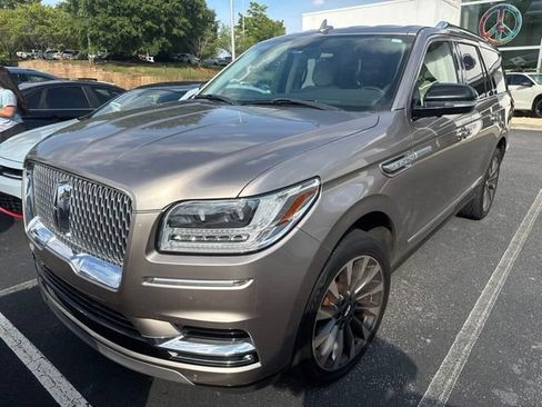 Used 2018 Lincoln Navigator Select AWD/4WD image 12