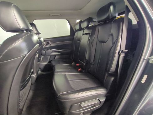 Used 2021 Kia Sorento S w/ Panoramic Sunroof Package AWD/4WD image 15