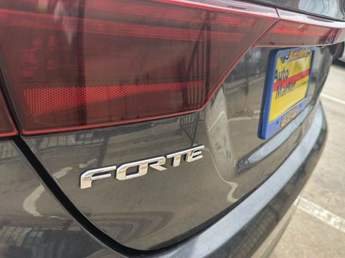 Used 2020 Kia Forte LXS FWD image 39
