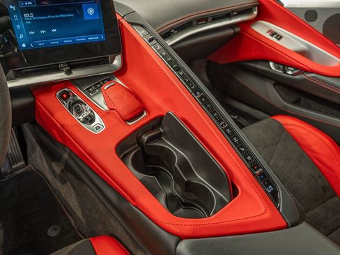 Used 2024 Chevrolet Corvette Stingray Preferred Cpe image 39