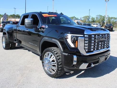 Used 2024 GMC Sierra 3500 Denali w/ Denali Reserve Package image 16