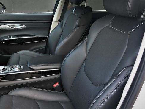 Used 2025 Genesis GV70 2.5T image 17