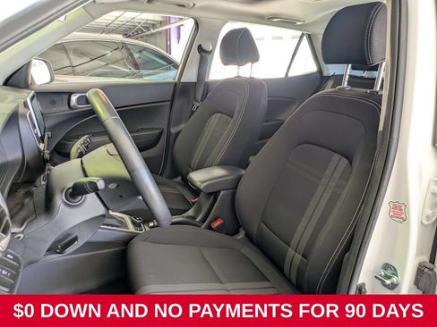 Used 2025 Hyundai Venue SEL FWD image 23