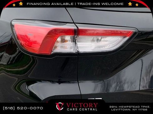 Used 2022 Ford Escape SE w/ SE Sport Appearance Package image 7