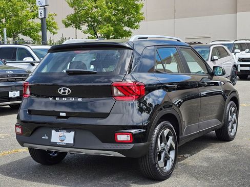 Used 2025 Hyundai Venue SEL image 7