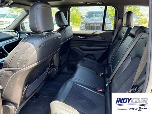 Used 2024 Jeep Grand Cherokee Altitude AWD/4WD image 9
