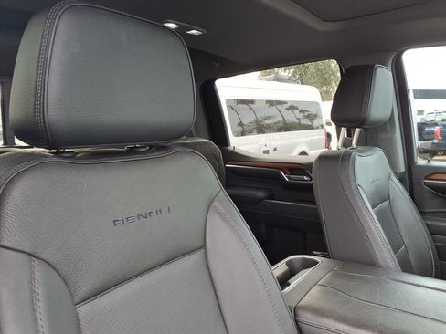 Used 2023 GMC Sierra 1500 Denali w/ Denali Reserve Package image 12