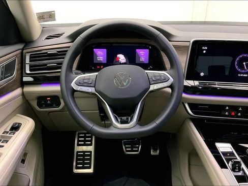 Used 2025 Volkswagen Atlas SEL Premium R-Line image 5