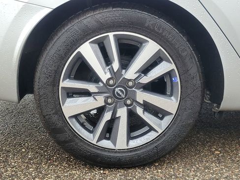 Used 2023 Nissan Versa SV image 5