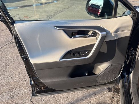 Used 2020 Toyota RAV4 Limited image 15