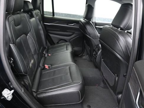 Used 2023 Jeep Grand Cherokee Limited image 8