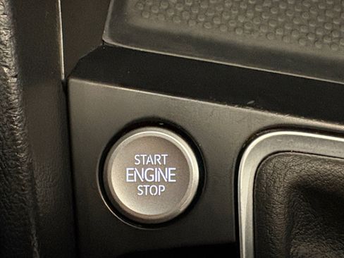 Used 2024 Volkswagen Jetta SE image 31