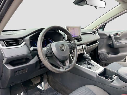 Used 2023 Toyota RAV4 LE AWD/4WD image 4