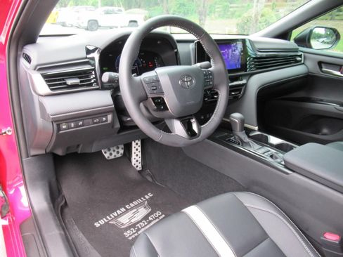 Used 2026 Toyota Camry Hybrid FWD image 16