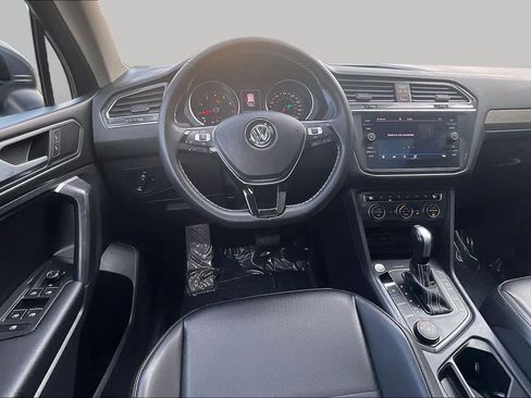 Used 2021 Volkswagen Tiguan SE w/ Panoramic Sunroof Package AWD/4WD image 5