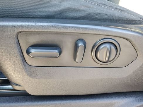 Used 2023 Chevrolet Silverado 2500 Custom w/ Custom Value Package image 21