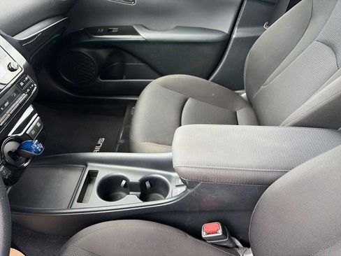 Used 2022 Toyota Prius L Eco FWD image 21