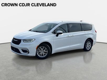 Used 2023 Chrysler Pacifica Touring-L