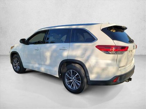 Used 2017 Toyota Highlander XLE FWD image 7