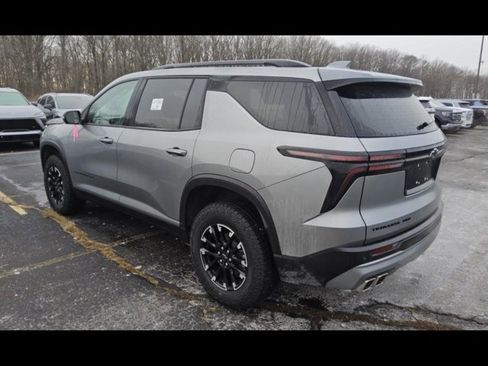 Used 2024 Chevrolet Traverse Z71 image 2