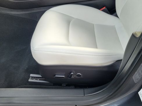 Used 2023 Tesla Model 3 Performance image 16