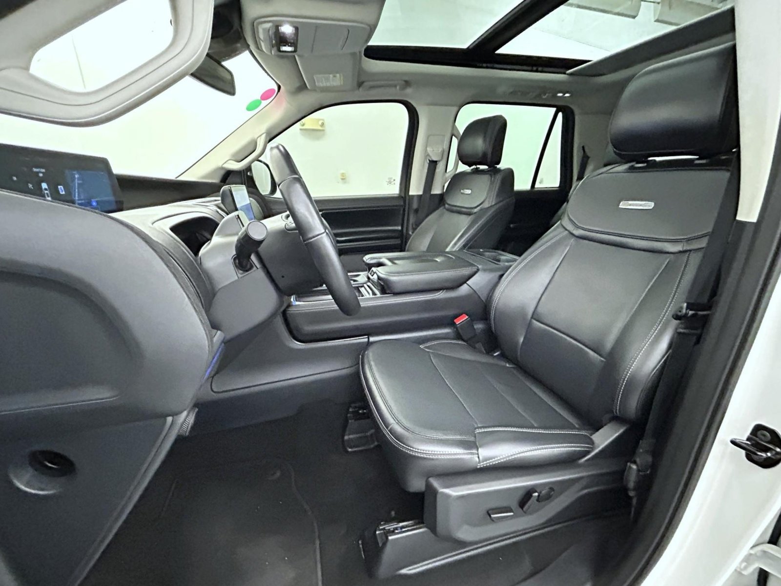 Used 2025 Ford Expedition Max Platinum AWD/4WD image 11