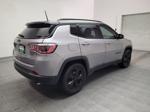 Used 2018 Jeep Compass Latitude FWD image 9