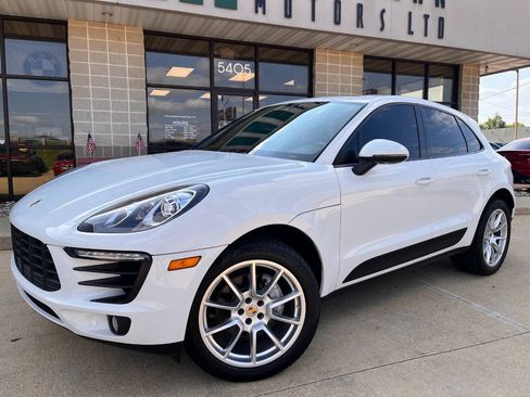 Used 2018 Porsche Macan w/ Premium Package Plus AWD/4WD image 2