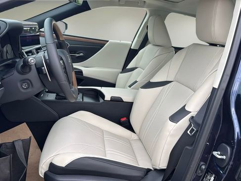 Used 2025 Lexus ES 300h Ultra Luxury image 16