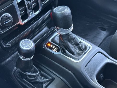Used 2022 Jeep Gladiator Sport AWD/4WD image 22