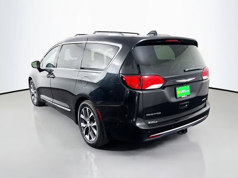 Used 2017 Chrysler Pacifica Limited w/ UConnect Theater Package FWD image 7