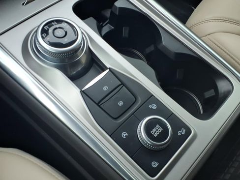 Used 2020 Ford Explorer Platinum w/ Premium Technology Package AWD/4WD image 29