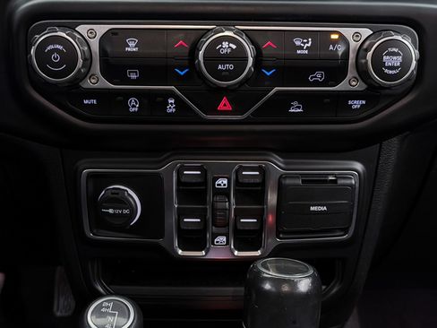 Used 2021 Jeep Gladiator Overland w/ Popular Equipment Package AWD/4WD image 21