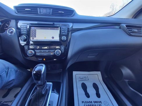 Used 2017 Nissan Rogue Sport SV w/ SV Premium Package FWD image 18