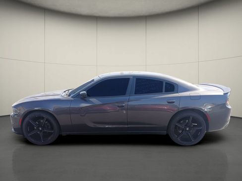 Used 2019 Dodge Charger SXT w/ Plus Group RWD image 4