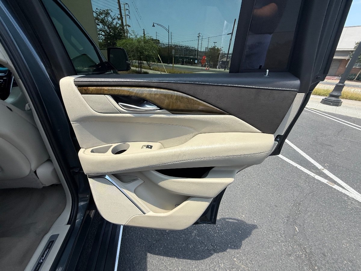 Used 2019 Cadillac Escalade Premium Luxury AWD/4WD image 20