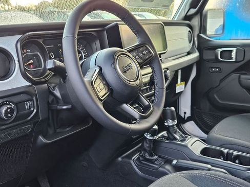New 2025 Jeep Gladiator Sport image 11