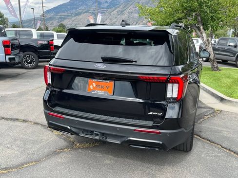 Used 2025 Ford Explorer ST-Line w/ ST-Line Street Pack AWD/4WD image 9