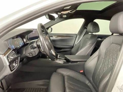 Used 2021 BMW 530e 530e iPerformance w/ Premium Package image 11